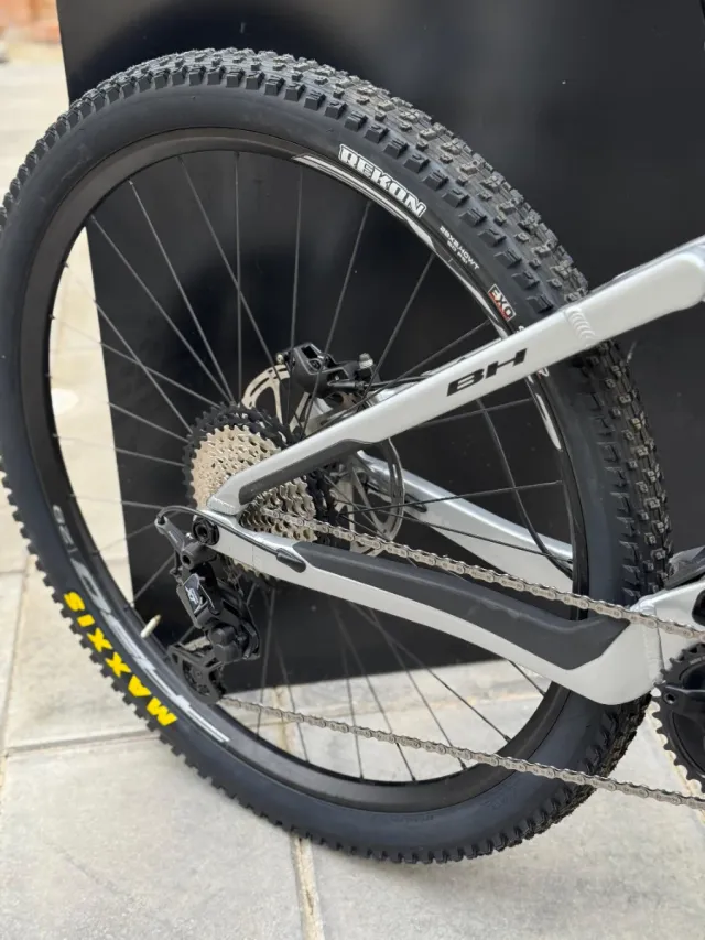 Bicicleta BH AtomX Eléctrica Carbono