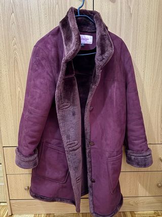 Abrigo burdeos antelina y pelo