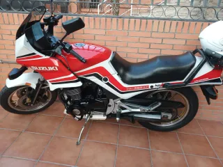 Suzuki GSX550X Roja y Blanca