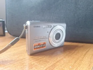 Cámara Casio con caja