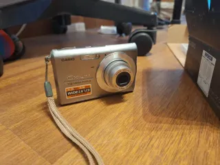 Cámara Casio con caja