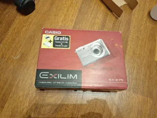 Cámara Casio con caja