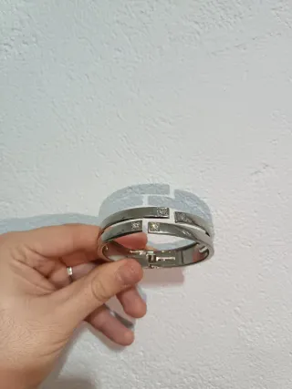 Pulsera plata con detalles brillantes