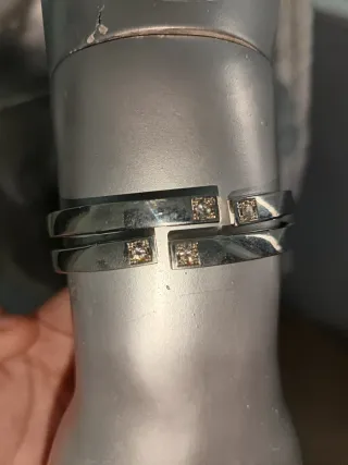 Pulsera plata con detalles brillantes