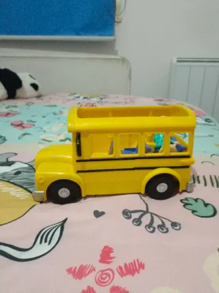 Autobús Cocomelon con JJ