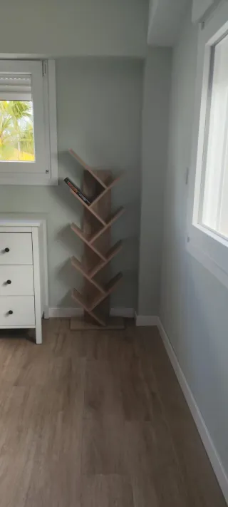 Librería vertical madera clara zig zag Nueva