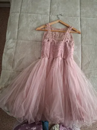 Vestido de fiesta rosa con pedrería