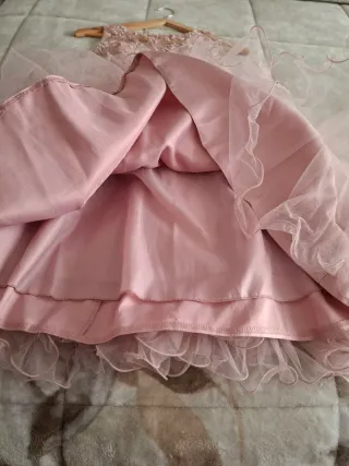 Vestido de fiesta rosa con pedrería