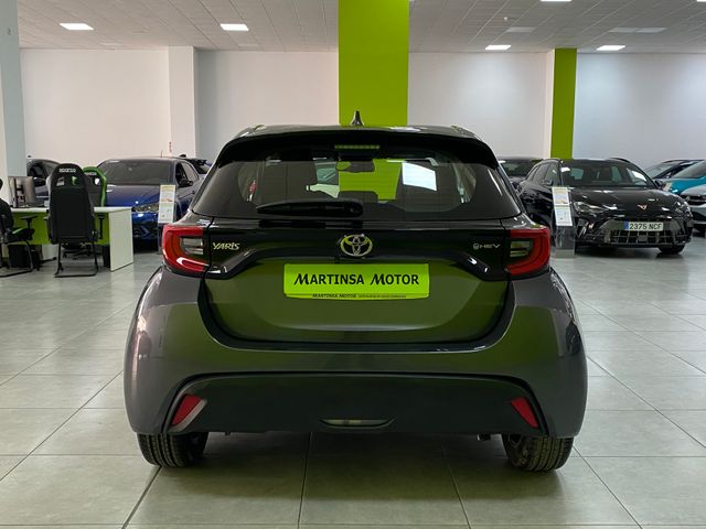 Yaris Active Plus 1.5 120H HEV Gris oscuro