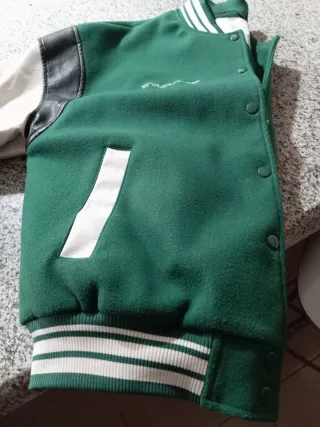 Cazadora universitaria unisex verde