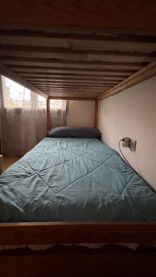 Litera de madera con colchones