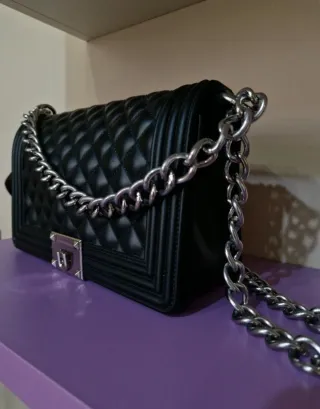 Borsa tracolla/mano trapuntata con catena