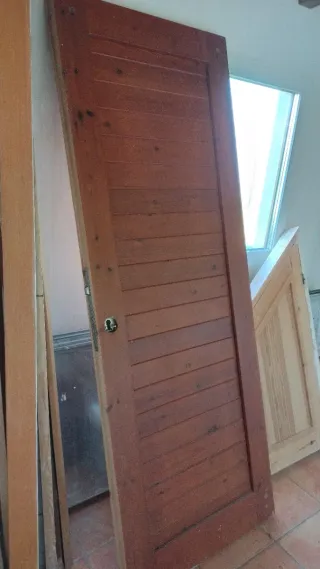 Puerta de madera rústica