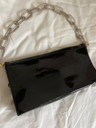 Borsa nera con borchie gialle