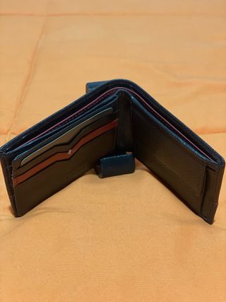 Cartera de piel negra