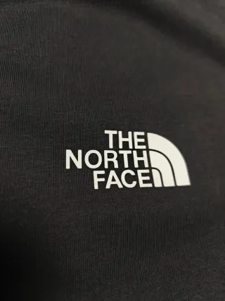 Camiseta The North Face Negra
