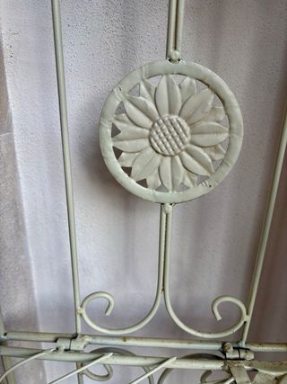 Estantería de esquina de metal