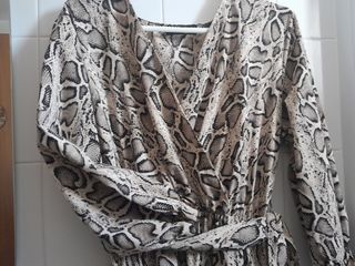 Vestido Animal Print Media Pierna Volante