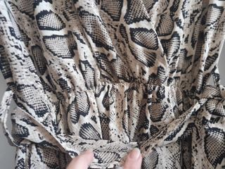 Vestido Animal Print Media Pierna Volante