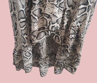 Vestido Animal Print Media Pierna Volante