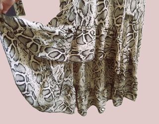 Vestido Animal Print Media Pierna Volante