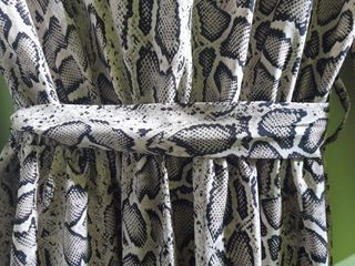 Vestido Animal Print Media Pierna Volante