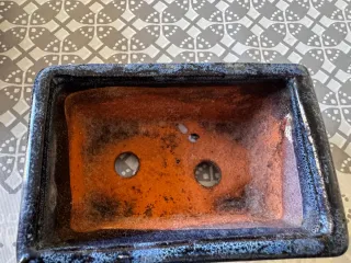 Macetas de cerámica beige y marrón