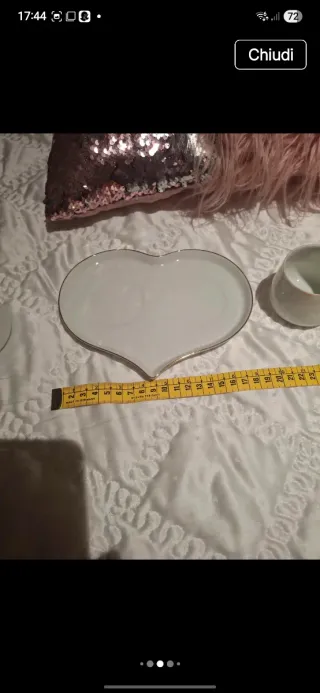 Vassoio in ceramica con tazzine a forma di cuore