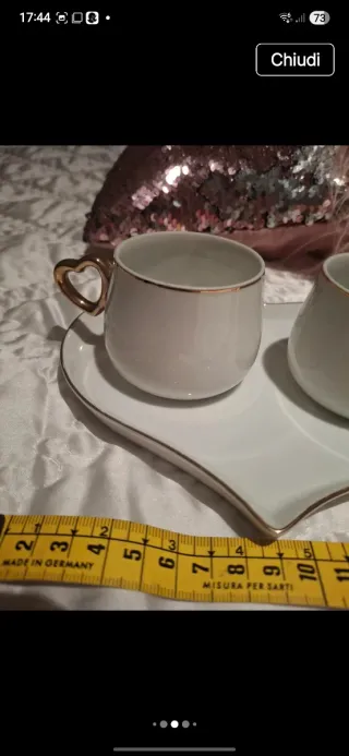 Vassoio in ceramica con tazzine a forma di cuore