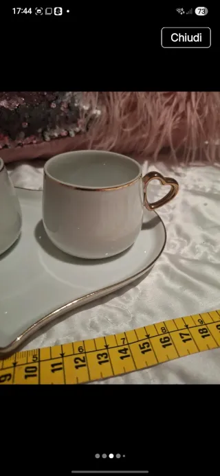 Vassoio in ceramica con tazzine a forma di cuore