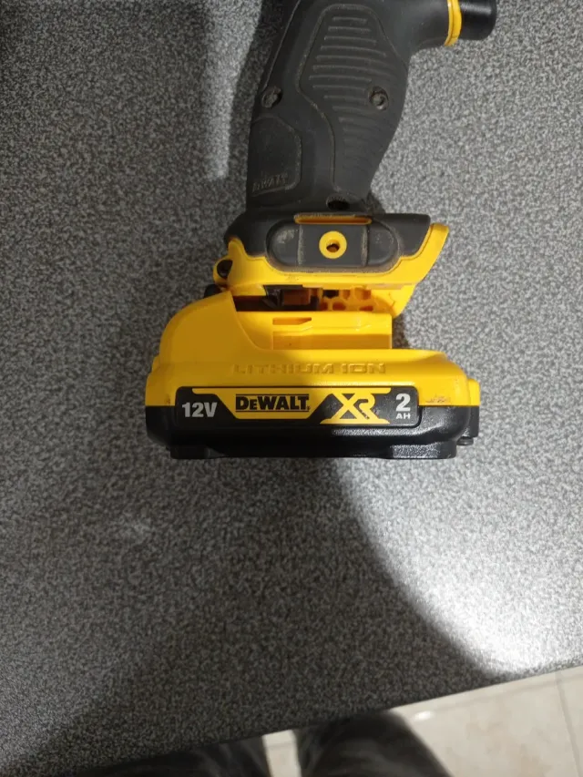 Atornillador Dewalt 12V con Batería y Cargador