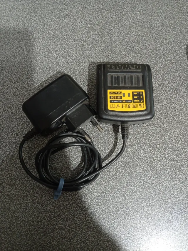 Atornillador Dewalt 12V con Batería y Cargador