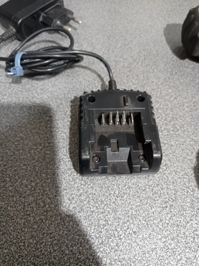 Atornillador Dewalt 12V con Batería y Cargador