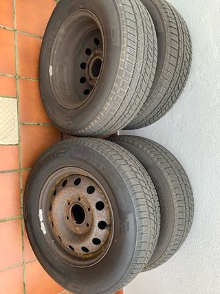 4 cubiertas de invierno Austone con llantas