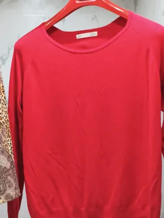 Lote 2 jerseys mujer estampado y rojo