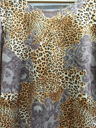 Lote 2 jerseys mujer estampado y rojo