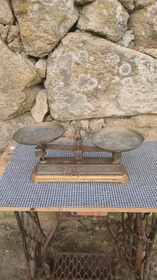 Básculas antiguas de hierro