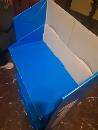 Estantería expositora azul playmobil cartón