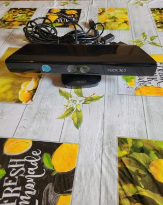Sensore Kinect Xbox 360 + Gioco Kinect Adventures