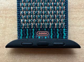 Apple Watch X Nike 44mm. Hyper Crimson/Green Loop