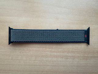 Apple Watch X Nike 44mm. Hyper Crimson/Green Loop