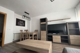 Salón completo: Mueble TV, mesa y sillas