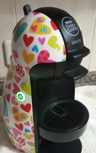 Cafetera Dolce gusto Nescafé. Edición limitada.