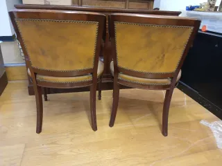 Pareja Sillas Clásicas Piel y Madera