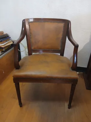 Pareja Sillas Clásicas Piel y Madera