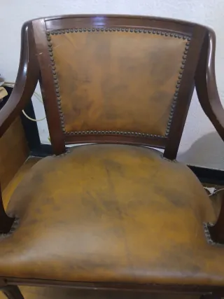 Pareja Sillas Clásicas Piel y Madera