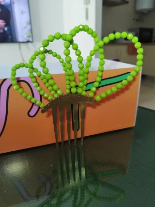 Peineta flamenca verde con abalorios