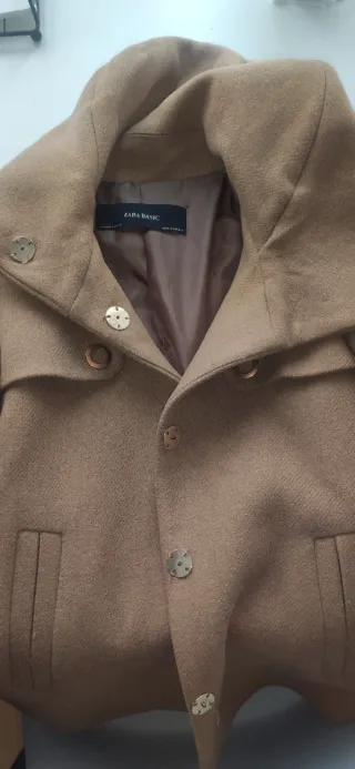 Abrigo paño camel.