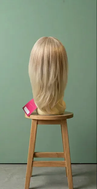 OFERTA!! Peluca rubia corta degradada de fibra