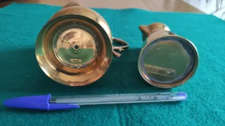 Conjunto de 2 jarritas de bronce